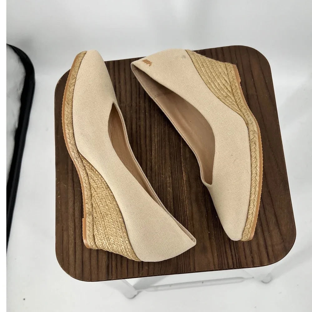 Viscata Barcelona Roses Beige Canvas Espadrille Wedges Size 40 Pointed Toe Pump